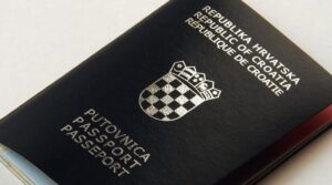 O passaporte croata alcançou sua melhor posição no Henley Passport Index 2025: top 10 global, com acesso sem visto a 183 países.